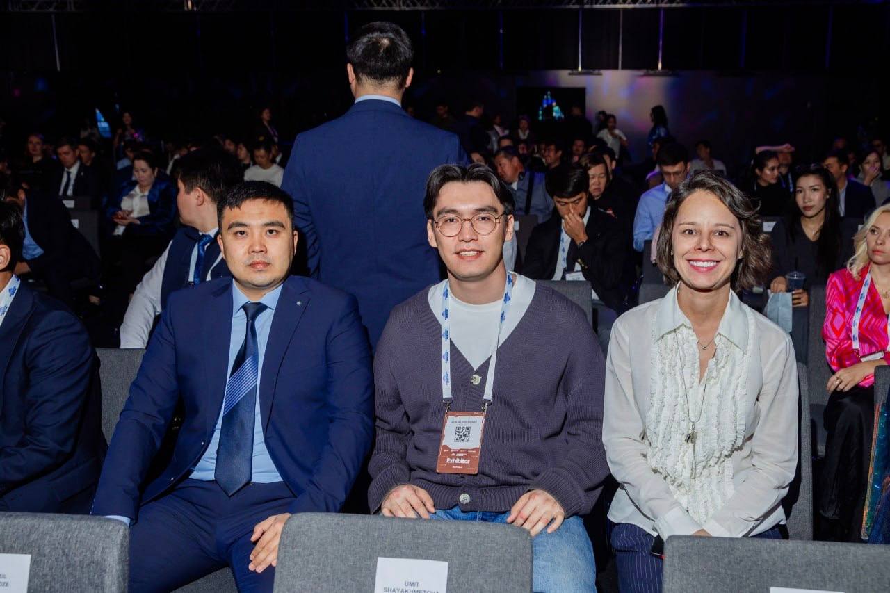 Kaztechnology компаниясы Астанада өткен AI & Digital Bridge 2026 халықаралық форумында өзінің цифрлық шешімдерін ұсынды. 1